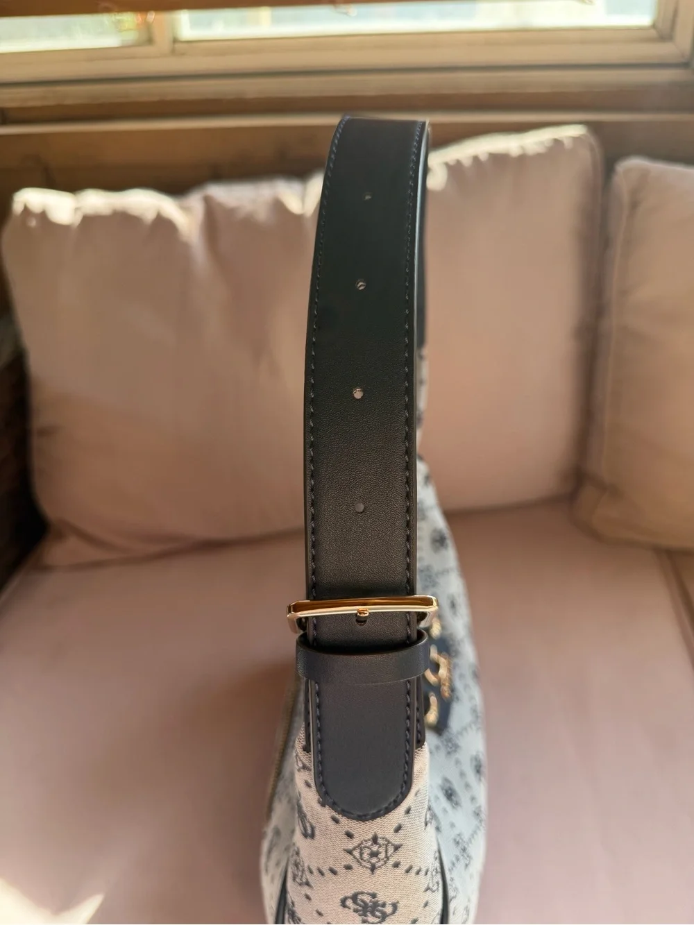 GUESS signature patterned hobo